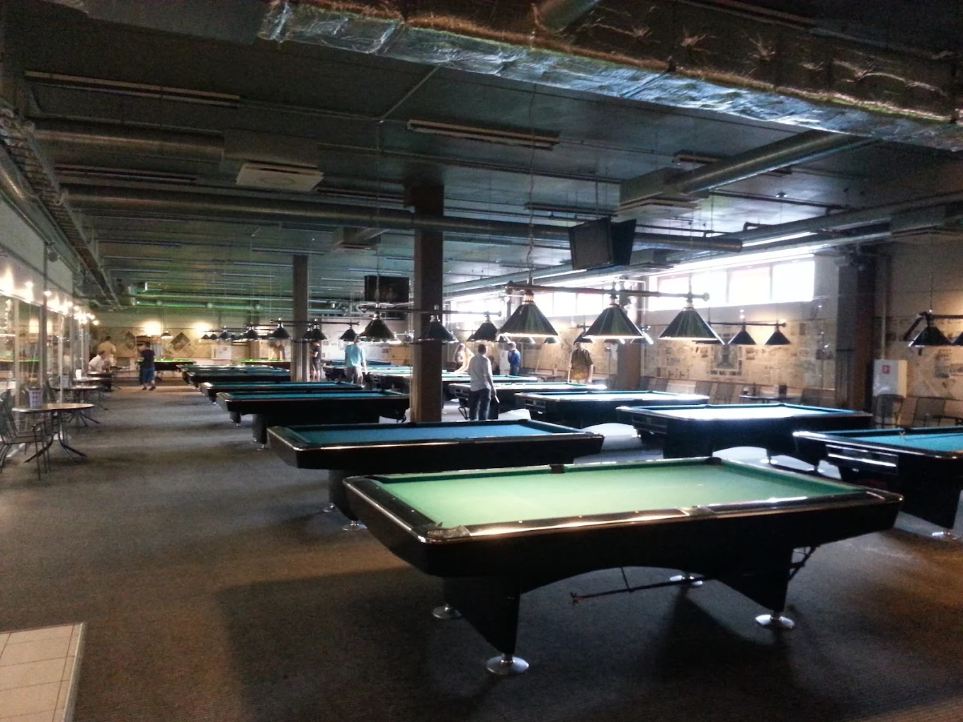 Бильярдный стол крупным планом